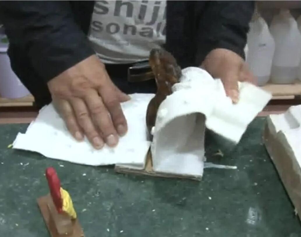 工业级模具硅胶开模拆边困难怎么办？